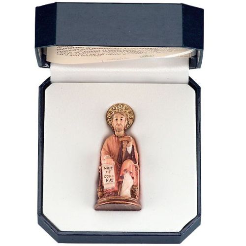 Saint Jacob sitting for on the go in a case