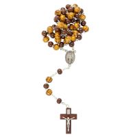 Rosenkranz mit unterschiedlich gebeizten Perlen und Holzkreuz